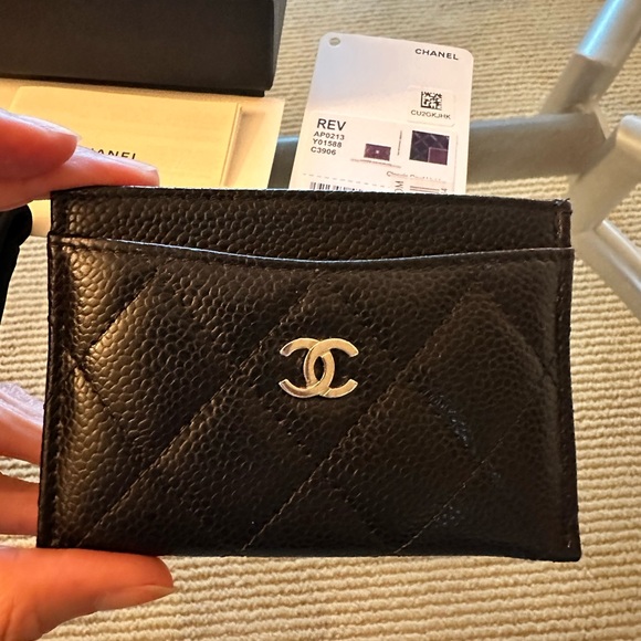 CHANEL Quilted Black Card Holder - Picture 2 of 16